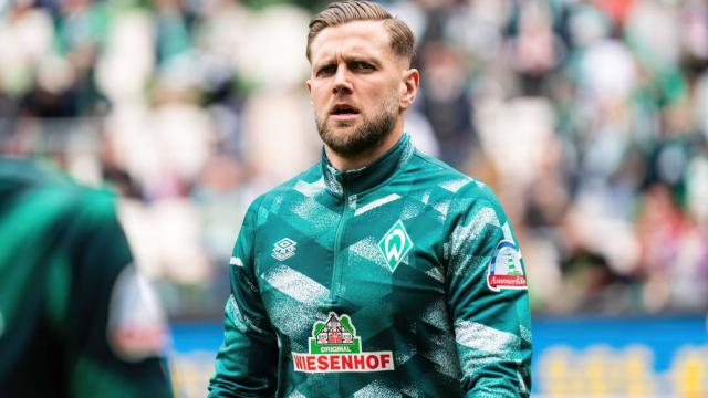 落寞注视雷 落寞注视雷